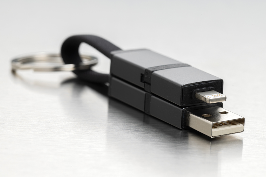 Terra 4-in-1 Schlüsselbund-Ladekabel aus rPET – Innovativer Werbeartikel mit Logo