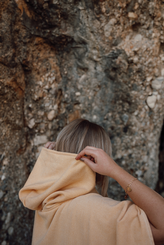 VINGA Tolo Hamam Frottee Strandponcho gelb, 100 × 95 cm, OEKO-TEX