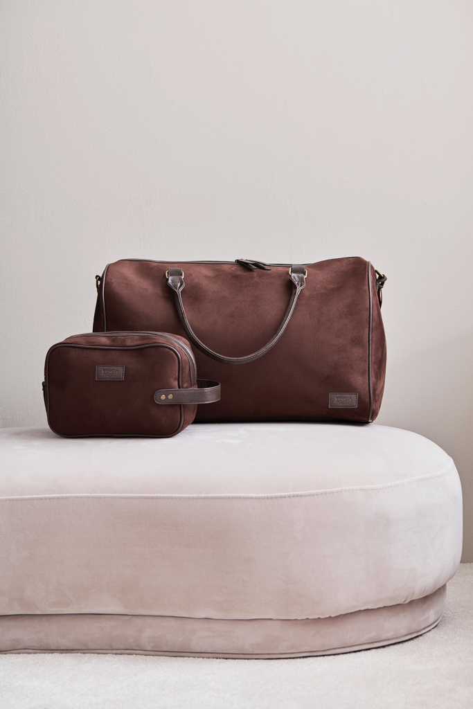 VINGA Hunton Kosmetiktasche aus Wildlederimitat mit Logodruck