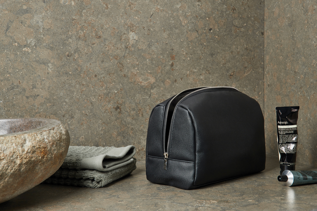VINGA Bermond Kulturtasche aus 43 % recyceltem PU & Polyester, RCS-zertifiziert