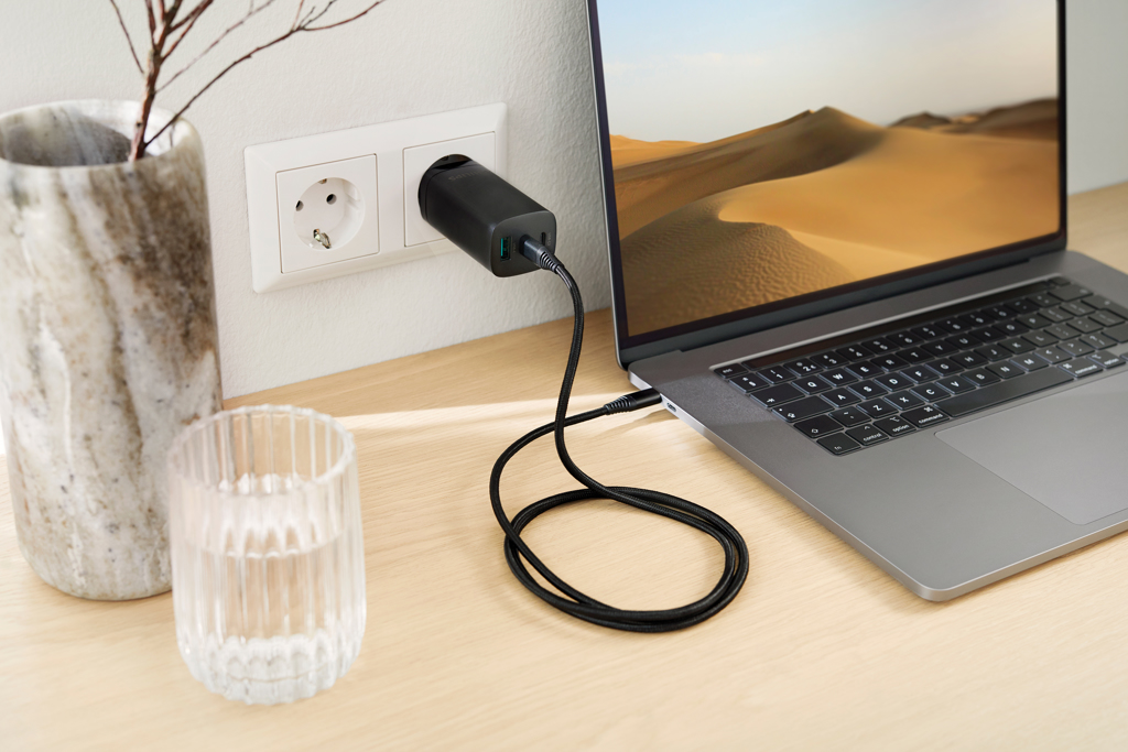 Philips GaN 65W PD 3-Port USB-C Wandladegerät Schwarz Philips GaN 65W PD 3-Port USB-C Wandladegerät Schwarz