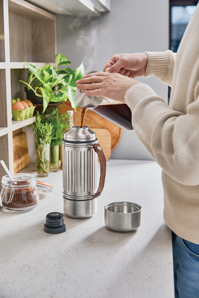 Black+Blum Explorer Flasche Duo 1L Edelstahl Vakuum mit 2 Bechern – mit Logo veredelbar