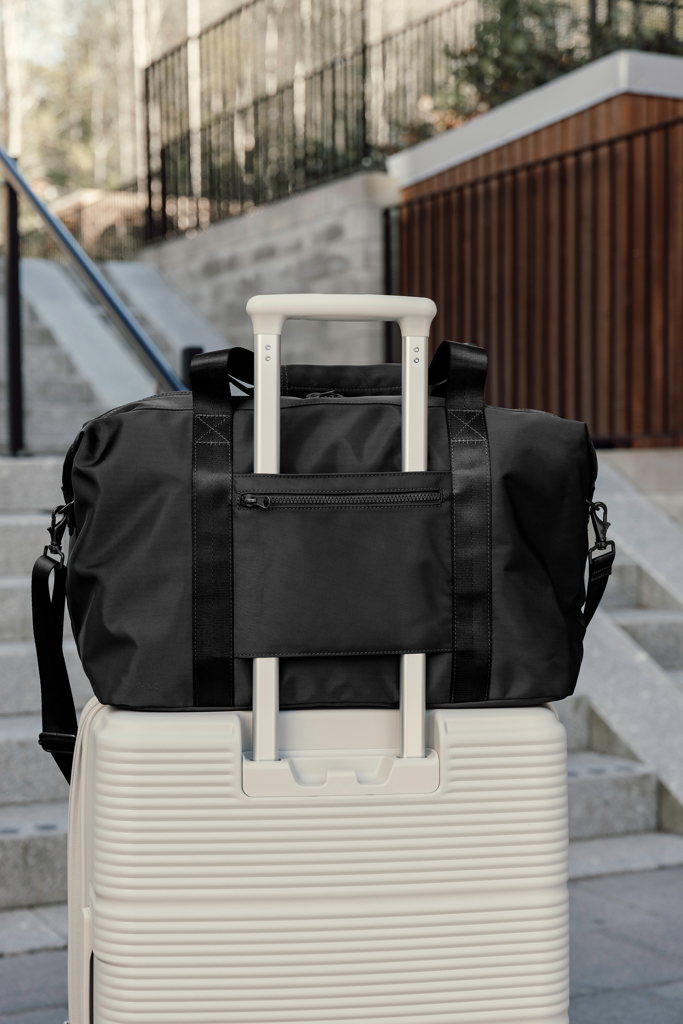 VINGA Baltimore Neo Weekender 36,5 l aus Polyester mit 33 % RCS-Recyclinganteil – mit Logo bestickt oder bedruckt