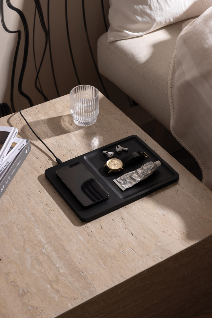 VINGA Timo Wireless Charger 15W mit Ablage aus recyceltem ABS