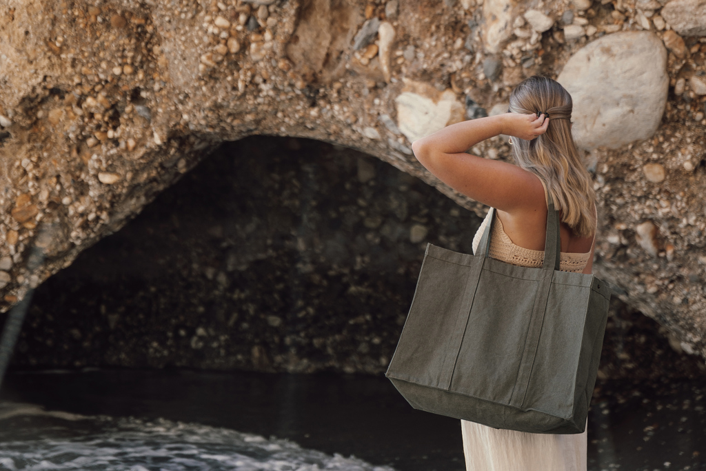 VINGA Hilo AWARE Maxi-Tote aus recyceltem Canvas (400 g/m²) – mit Logo veredelbar
