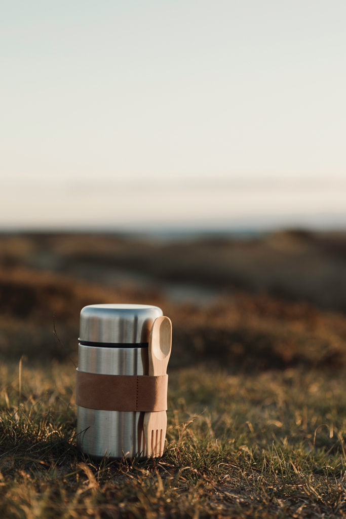 VINGA Miles Thermo-Lunchbox 500 ml aus Edelstahl mit Holzlöffel