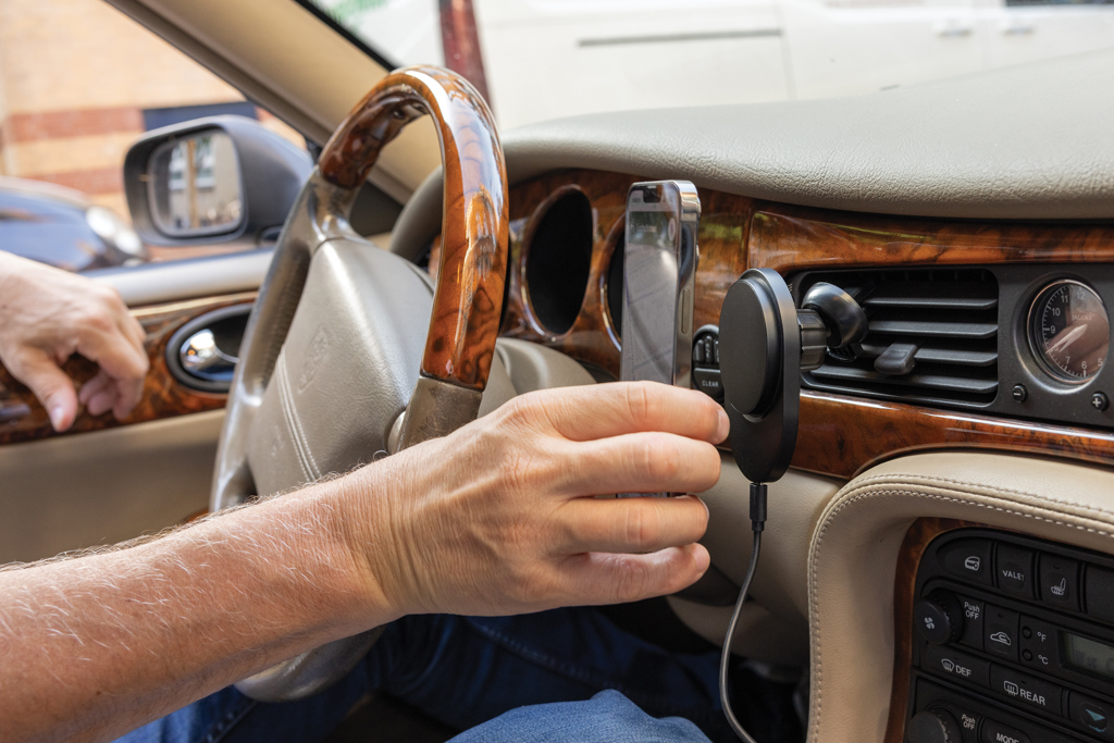 PowerCruze magnetischer 15W Wireless-Autohalter aus recyceltem ABS