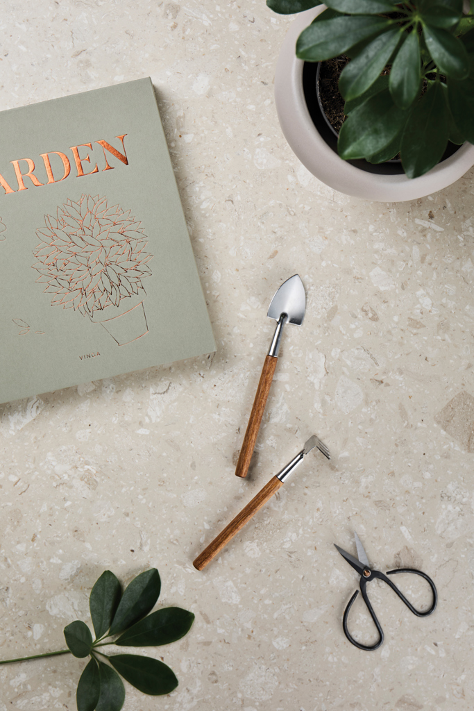 VINGA Story of Garden Indoor-Pflanzenset in Buch-Geschenkbox VINGA Story of Garden Indoor-Pflanzenset in Buch-Geschenkbox