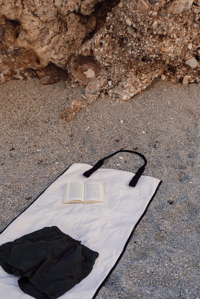 VINGA Volonne AWARE™ Strandmatte aus recyceltem Canvas mit Tragegriff und Tasche – bedruckbar