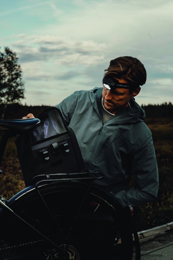 Nordic Drift Everest Akku-Taschenlampe 1.000 Lumen mit Zoom – mit Logo
