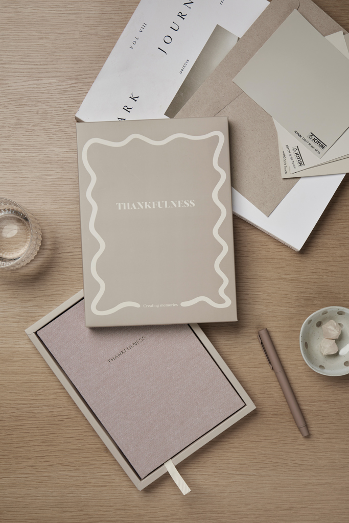VINGA Thankfulness Dankbarkeitstagebuch A5 mit Stoffeinband, GRS-Recyclingpapier