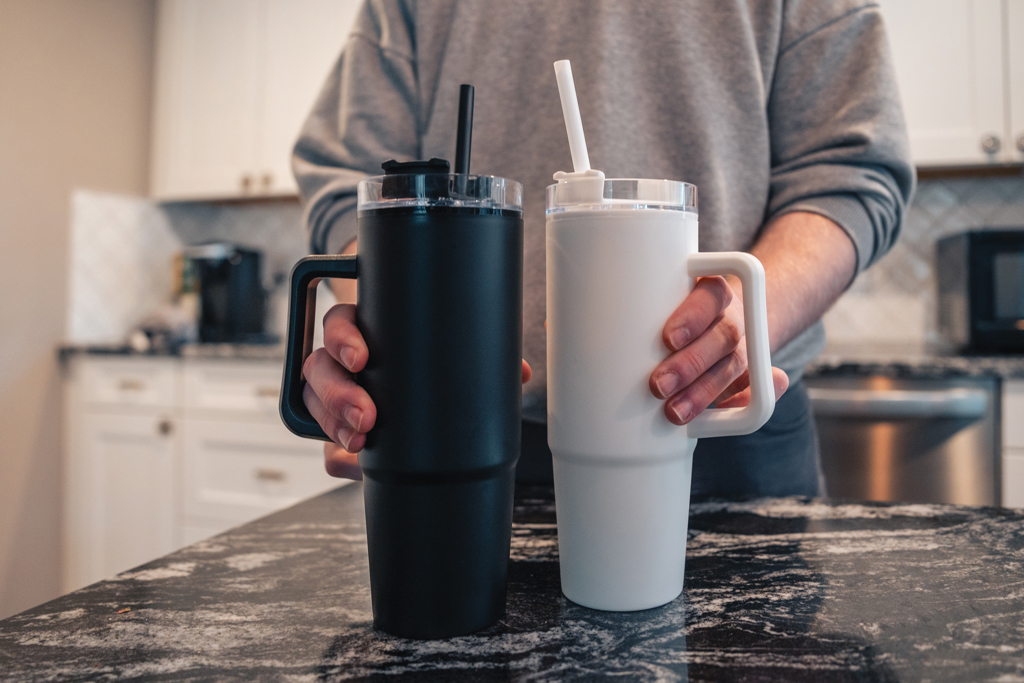 Tana Becher 750 ml aus RCS-recyceltem Kunststoff mit Griff – bedruckbar als Werbeartikel Tana Becher 750 ml aus RCS-recyceltem Kunststoff mit Griff – bedruckbar als Werbeartikel