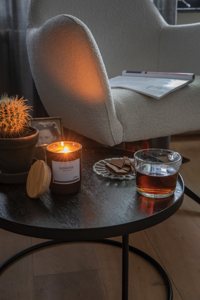 Ukiyo Deluxe Duftkerze mit Bambusdeckel, Jasmin im Glas
