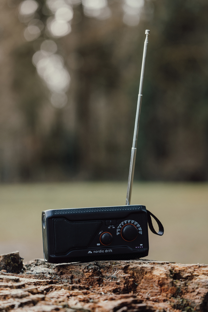 Nordic Drift Titan Notfallradio IPX4 mit Handkurbel, Solarpanel und 4000-mAh-Powerbank – mit Logo bedruckbar Nordic Drift Titan Notfallradio IPX4 mit Handkurbel, Solarpanel und 4000-mAh-Powerbank – mit Logo bedruckbar