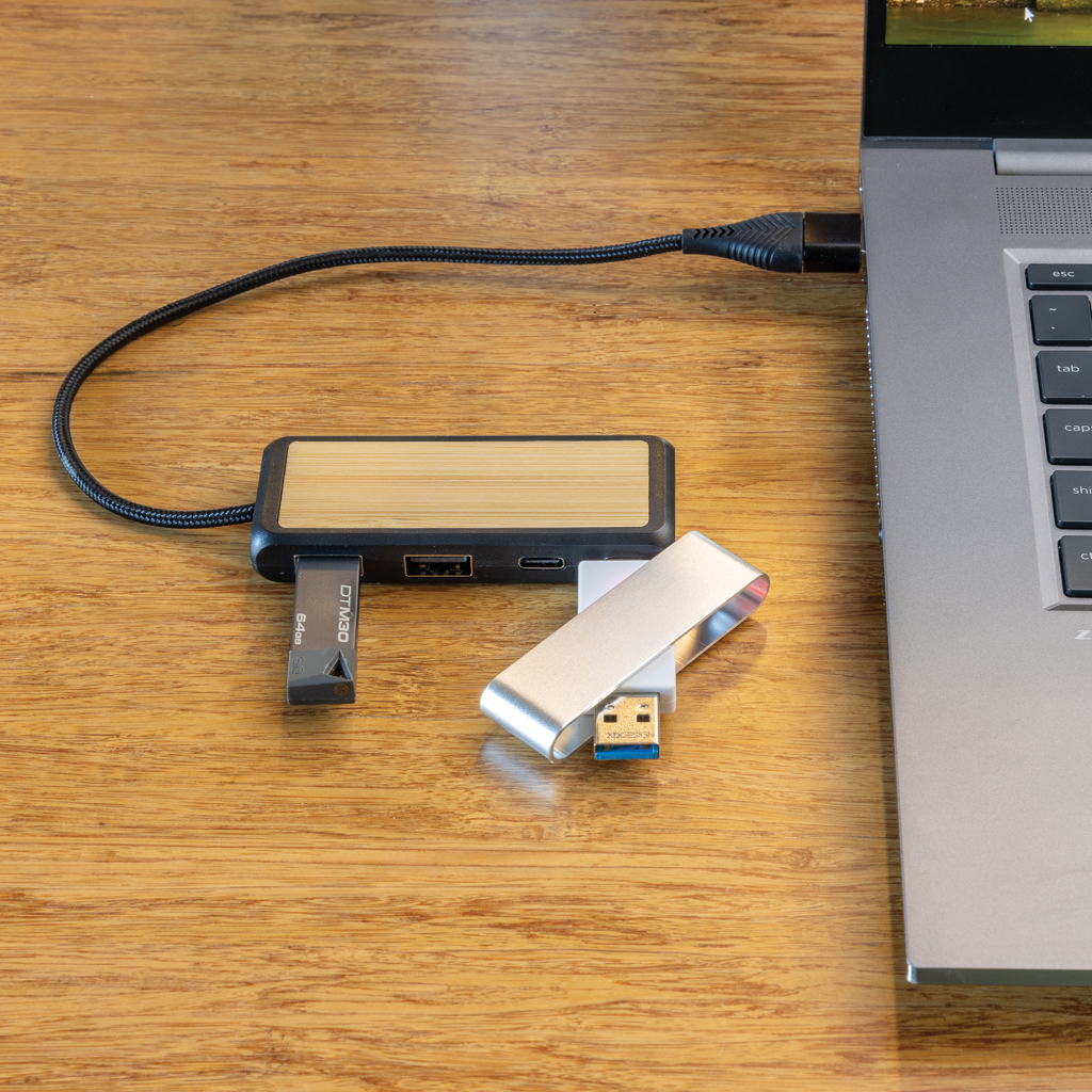 Link USB Hub Bambus & RCS Kunststoff – Vielseitiger Event-Begleiter mit Logo