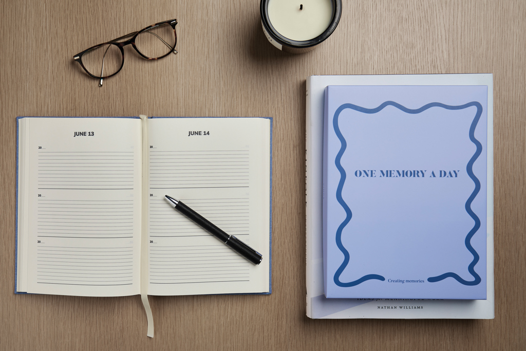 VINGA „One Memory a Day” Journal A5 aus 83 % GRS-Recyclingpapier mit Logo-Veredelung