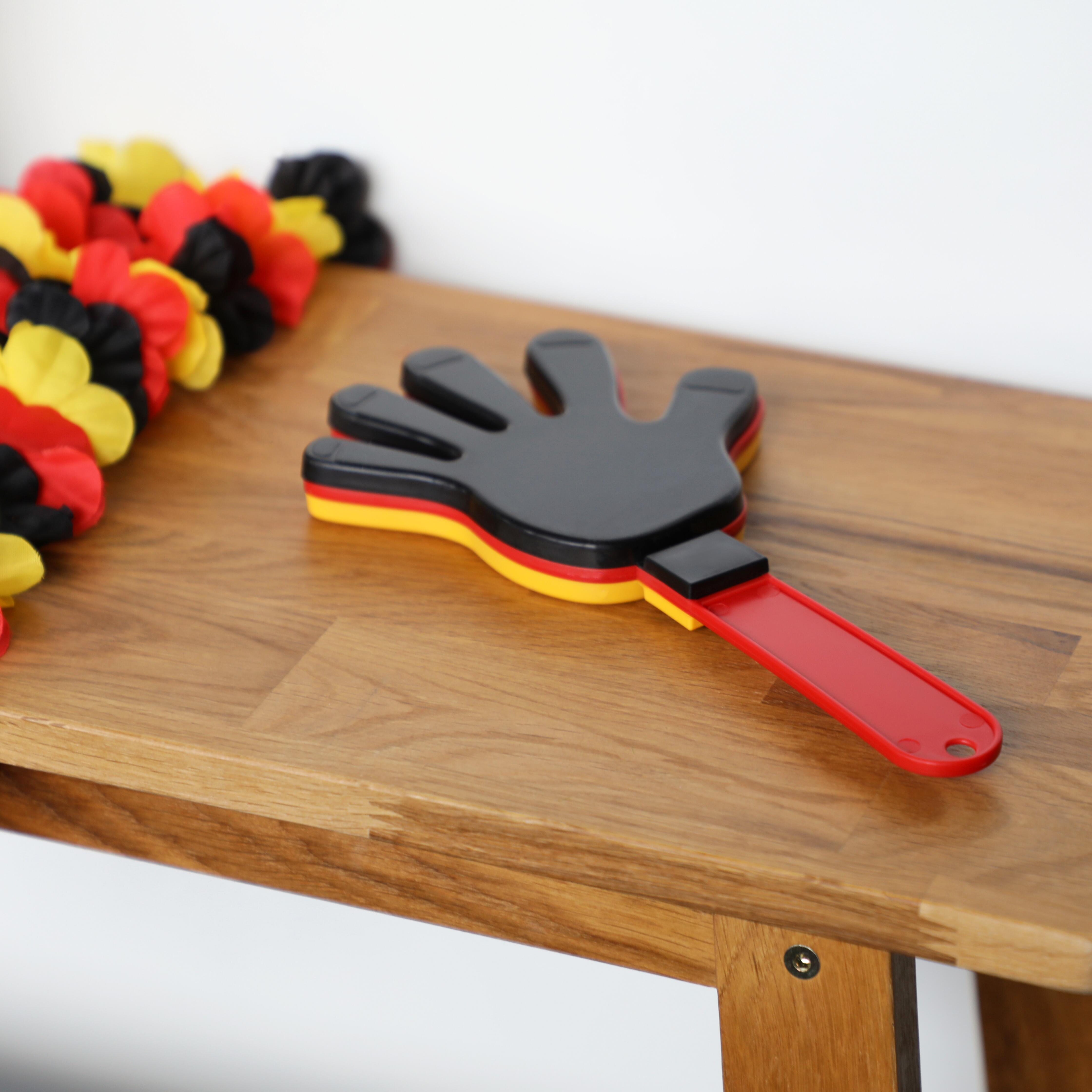 Klapper "Hand", Deutschland – IMG2 Klapper "Hand", Deutschland