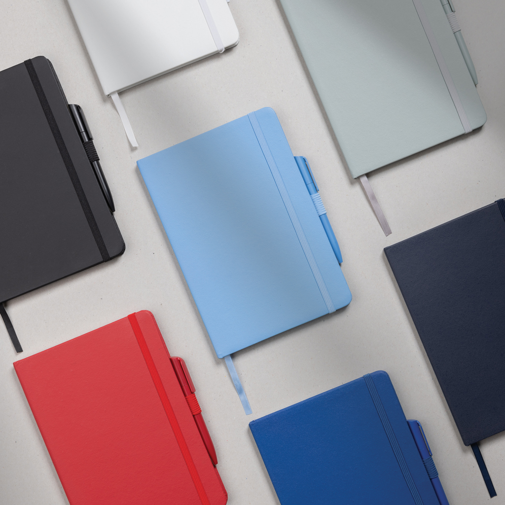 Sam A5 Notizbuch aus recyceltem Lederfaserstoff – Elegantes Eventgeschenk mit Logo Sam A5 Notizbuch aus recyceltem Lederfaserstoff – Elegantes Eventgeschenk mit Logo