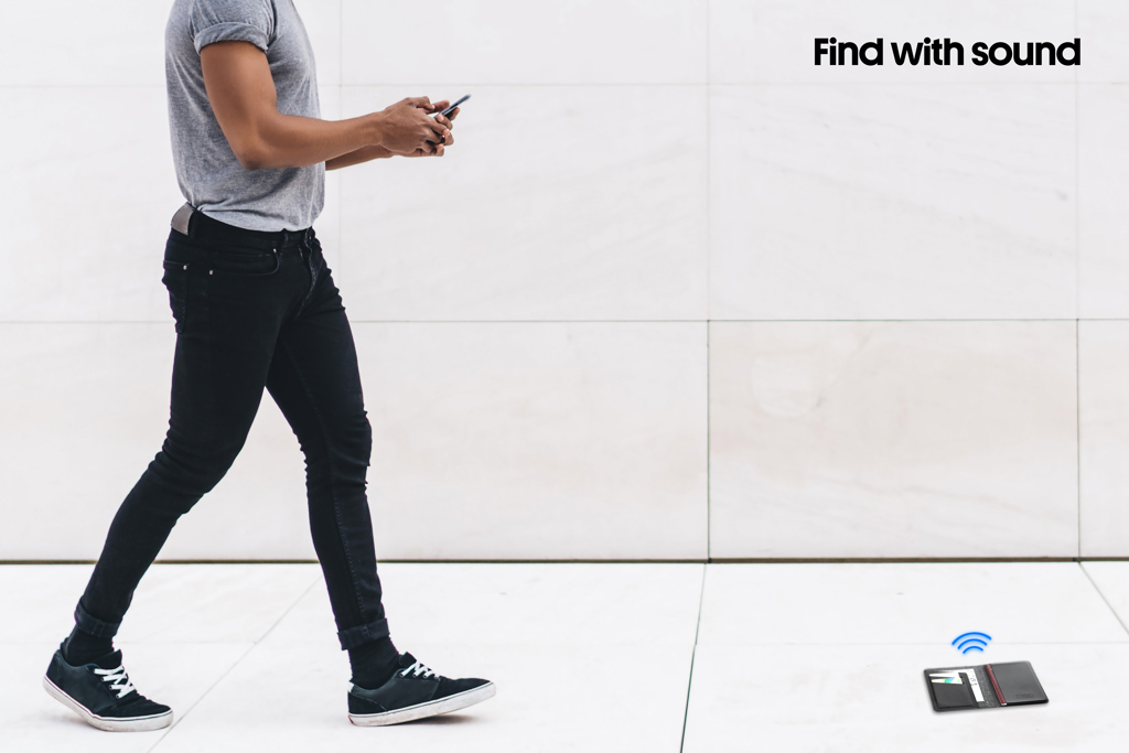 XD Collection Travelfinder Reisepass-Tasche mit Apple FindMy Tracker