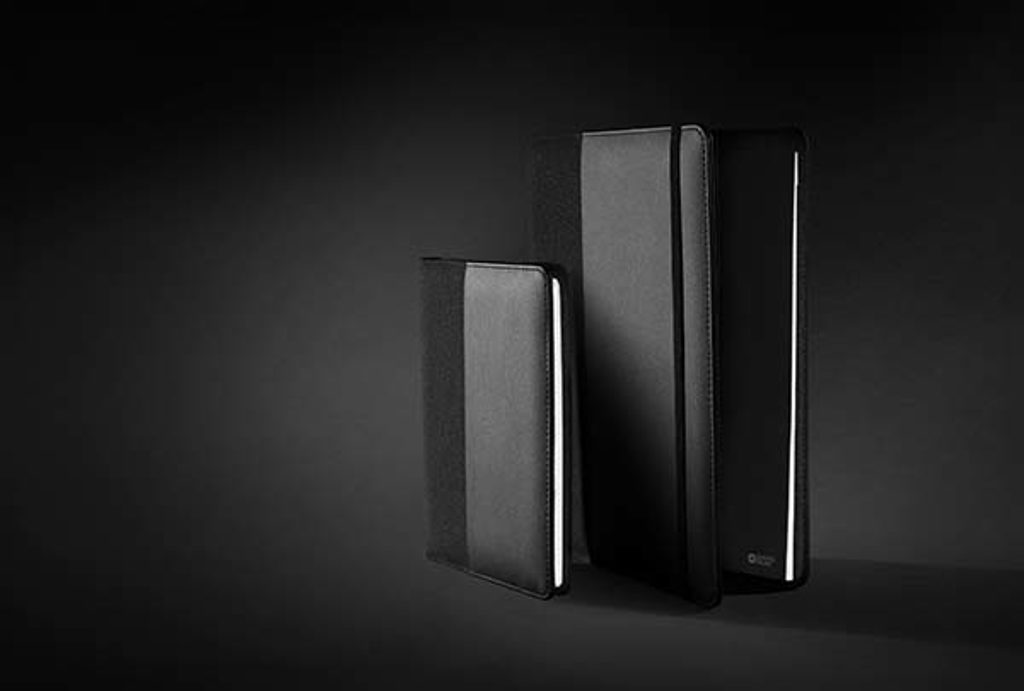 Swiss Peak Script AWARE A4-Portfolio aus recyceltem rPET mit FSC-Notizblock