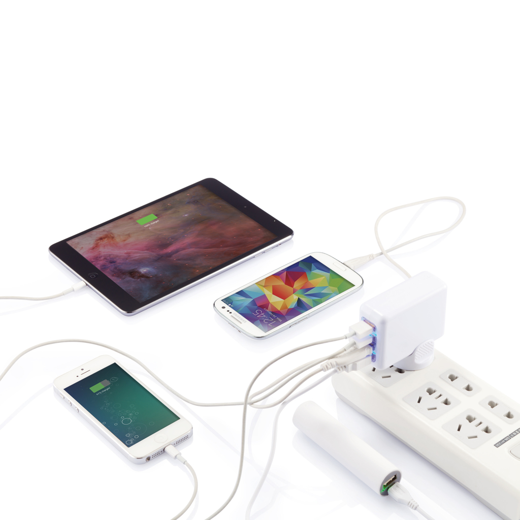 XD Collection Reiseadapter mit 4-fach USB-Anschluss – mit Logo bedruckbar XD Collection Reiseadapter mit 4-fach USB-Anschluss – mit Logo bedruckbar