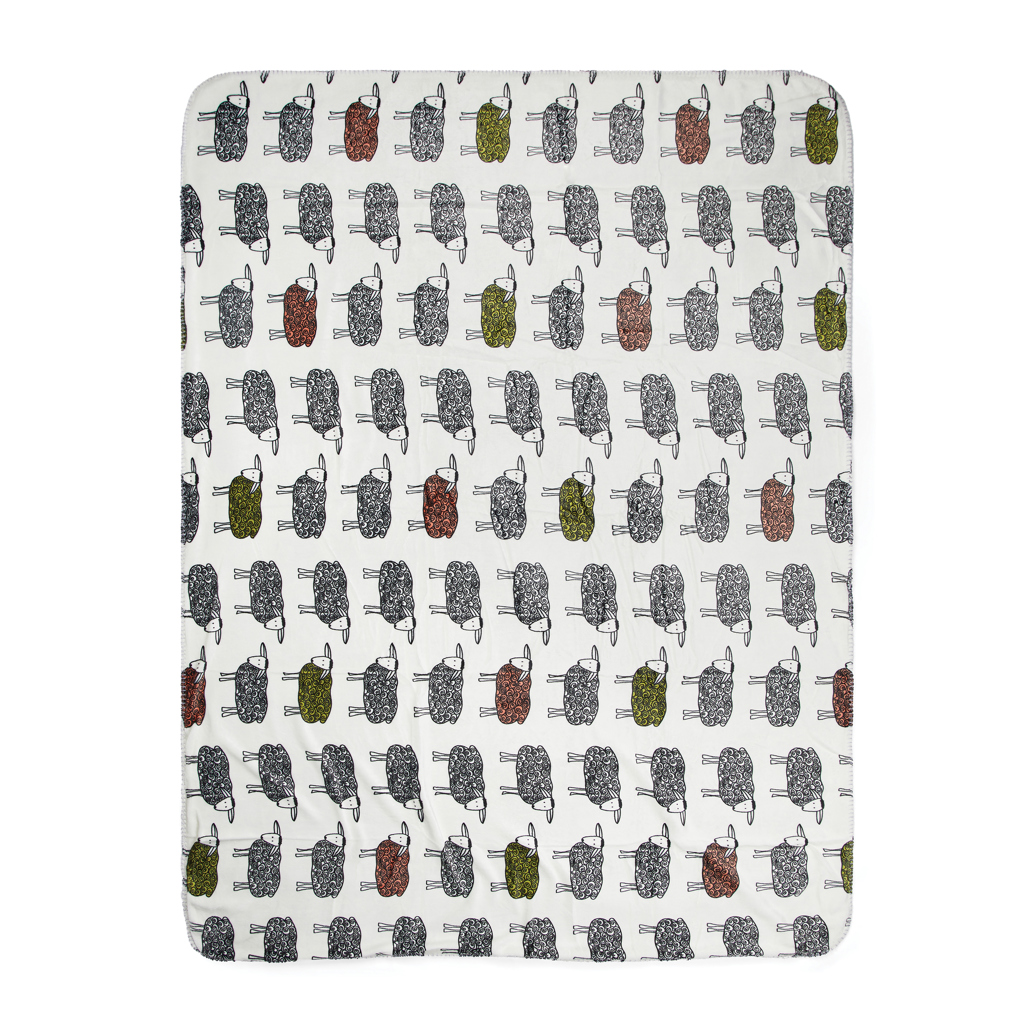 VINGA Sheep Decke aus 70 % GRS-recyceltem PET, 170×130 cm, mit Logo-Stick