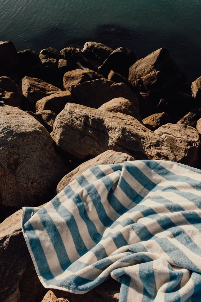 VINGA Lagoa GRS Strandtuch aus recycelter Baumwolle, 160 × 80 cm