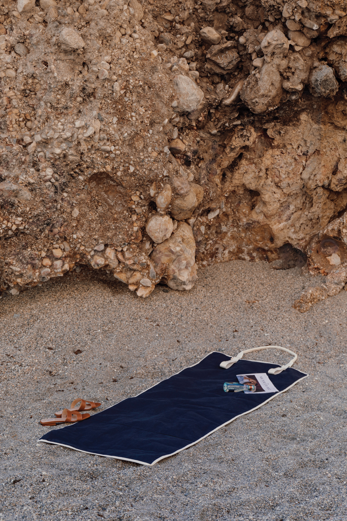 VINGA Volonne AWARE™ Strandmatte aus recyceltem Canvas mit Tragegriff und Tasche – bedruckbar
