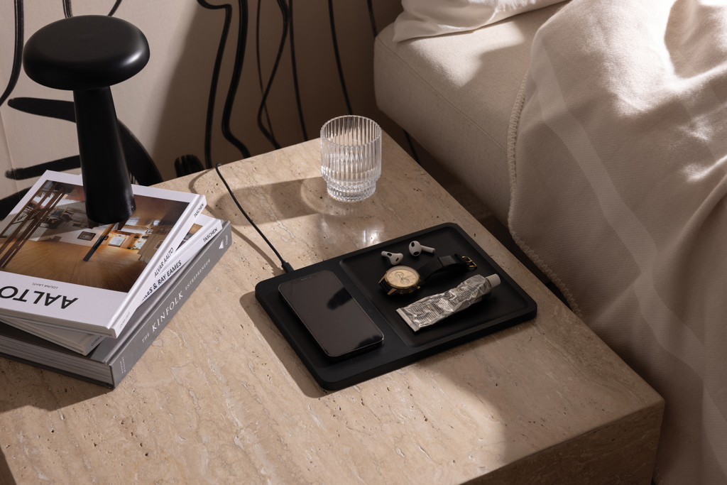 VINGA Timo Wireless Charger 15W mit Ablage aus recyceltem ABS VINGA Timo Wireless Charger 15W mit Ablage aus recyceltem ABS