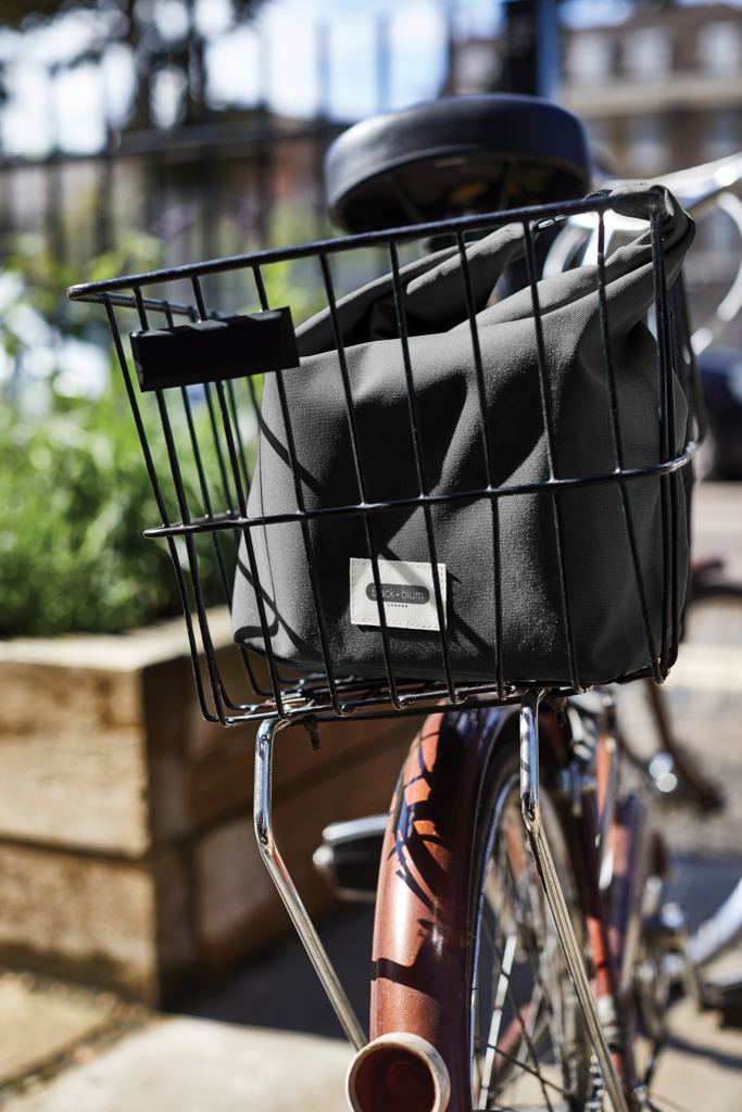 Black+Blum isolierte Lunch- und Kühltasche 6,7 L aus recyceltem PET, bedruckbar im Siebdruck-Transfer Black+Blum isolierte Lunch- und Kühltasche 6,7 L aus recyceltem PET, bedruckbar im Siebdruck-Transfer