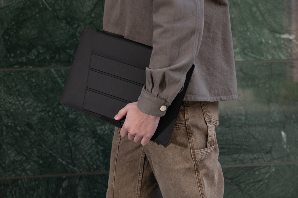 XD Design 14 Zoll Mobile Office Sleeve mit Klapp-Ständer, recyceltes PET XD Design 14 Zoll Mobile Office Sleeve mit Klapp-Ständer, recyceltes PET