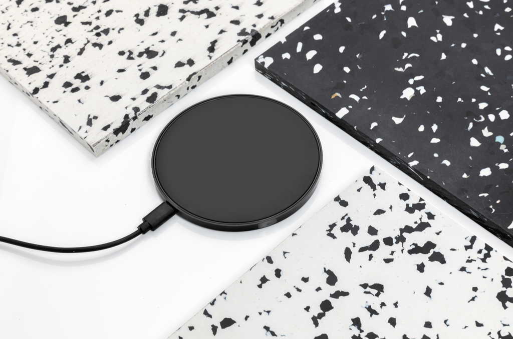 EcoCharge 10W Duo aus RCS-ABS – Strahlendes Werbegeschenk für Events