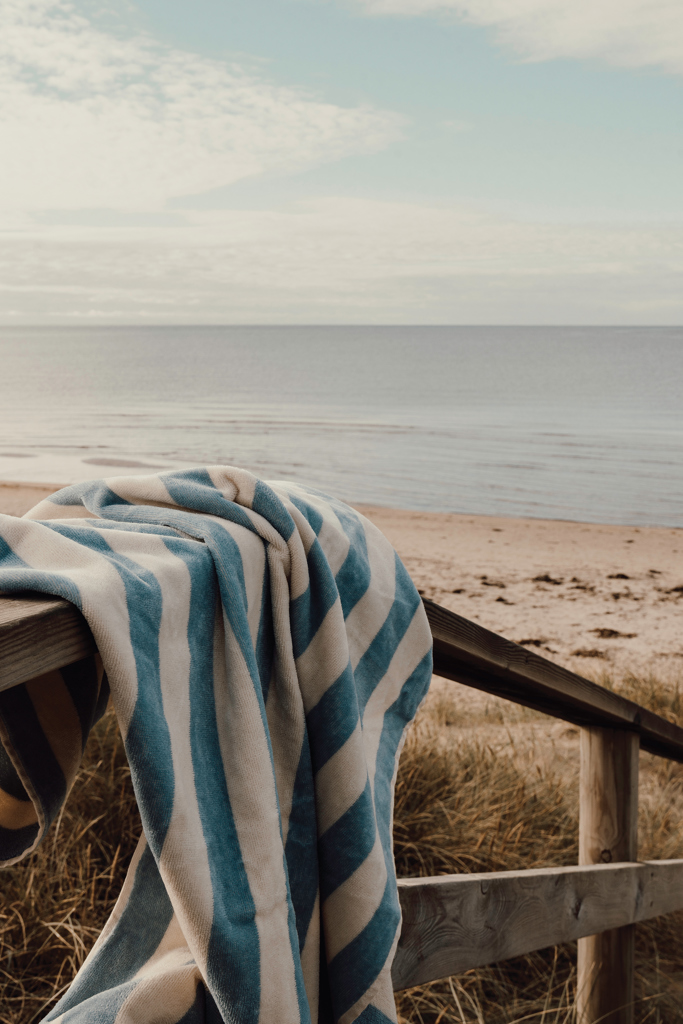 VINGA Lagoa GRS Strandtuch aus recycelter Baumwolle, 160 × 80 cm VINGA Lagoa GRS Strandtuch aus recycelter Baumwolle, 160 × 80 cm