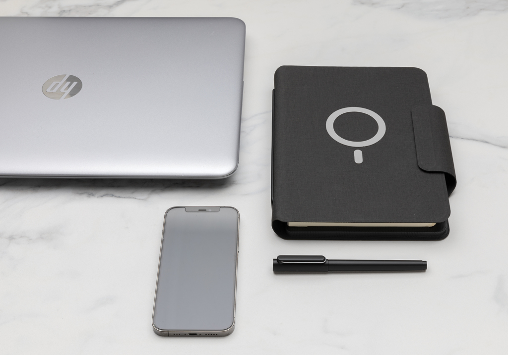 XD Xclusive Artic A5 Notizbuch mit 10W Wireless Charger und 10.000 mAh Powerbank XD Xclusive Artic A5 Notizbuch mit 10W Wireless Charger und 10.000 mAh Powerbank