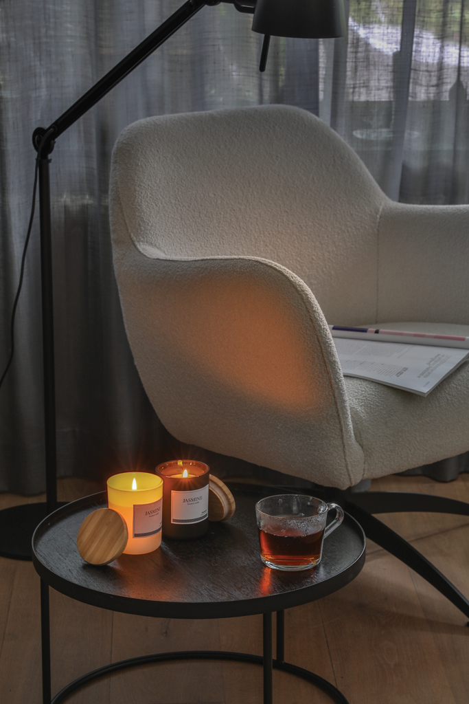 Ukiyo Deluxe Duftkerze mit Bambusdeckel, Jasmin im Glas