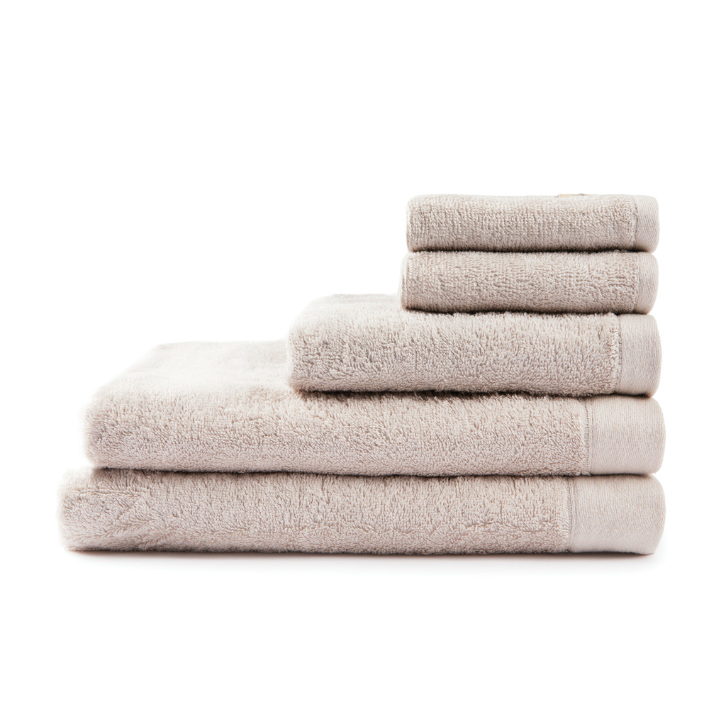 VINGA Birch Handtuch 70×140 cm, 450 g/m² aus Baumwolle und Lyocell — mit Stickerei veredelbar