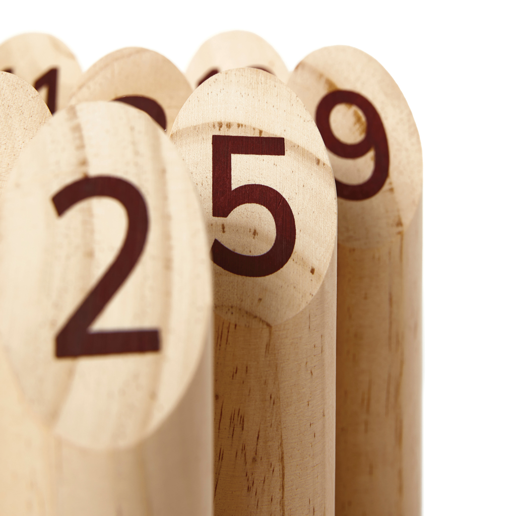 VINGA Muge Zahlen-Wurfspiel aus Holz mit Baumwolltasche