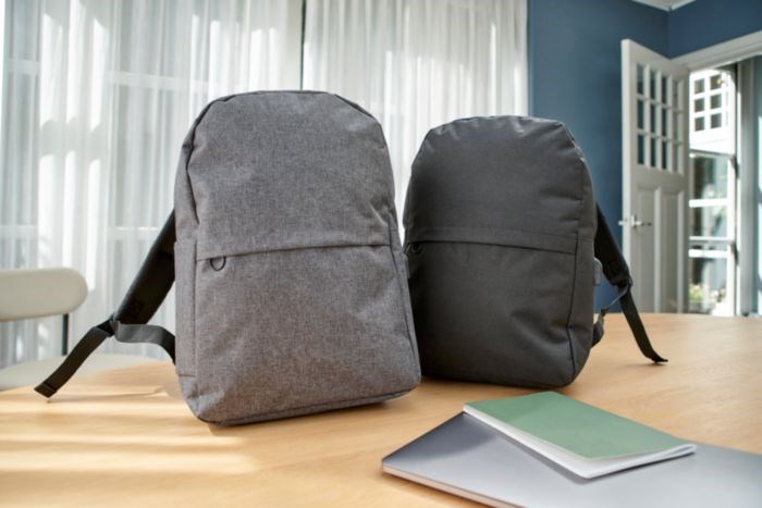 rPET Rucksack Henrik mit USB-Anschluss – Ideales Werbegeschenk für Events