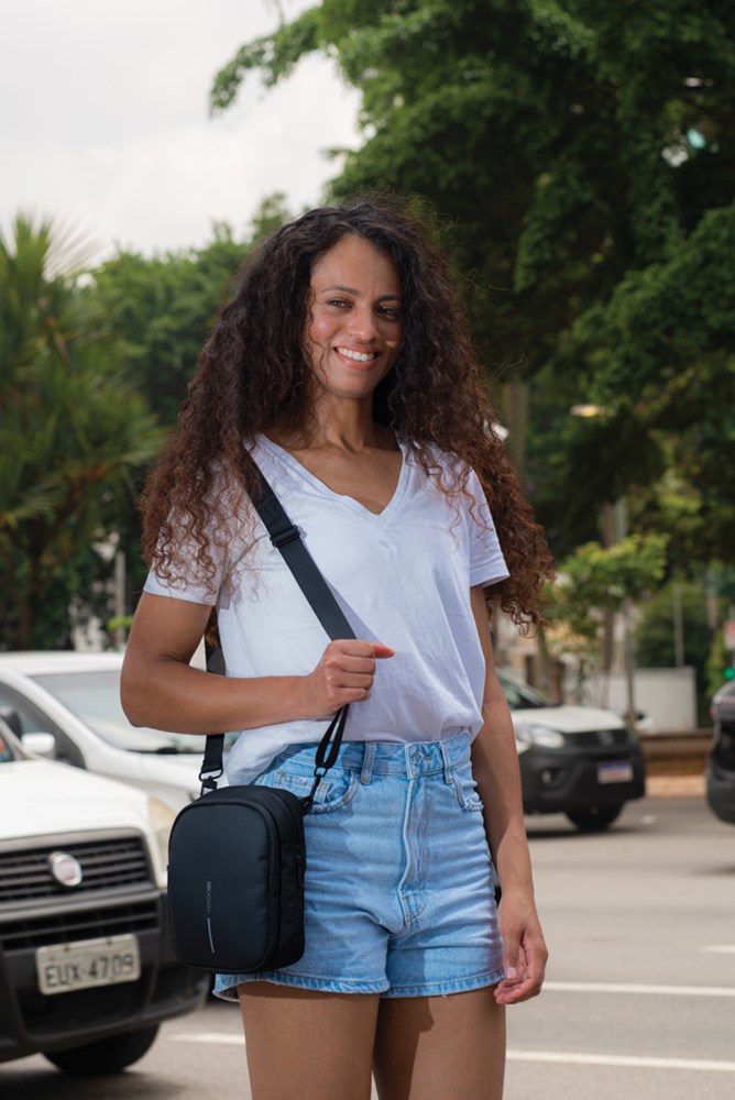 Boxy Sling Crossbody Tasche aus recycelten Materialien – Vielseitiger Werbeartikel für Events