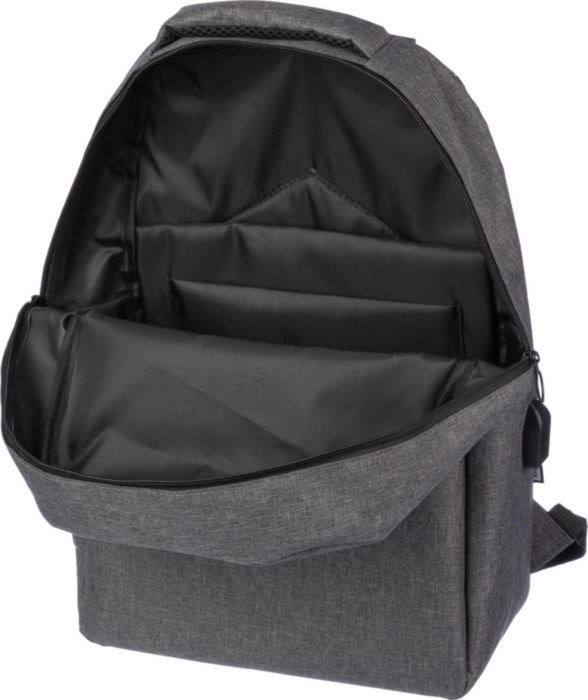 rPET Rucksack Henrik mit USB-Anschluss – Ideales Werbegeschenk für Events