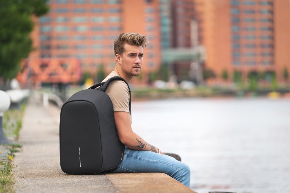 Bobby Hero Regular Rucksack rPET mit USB Werbegeschenk für Events