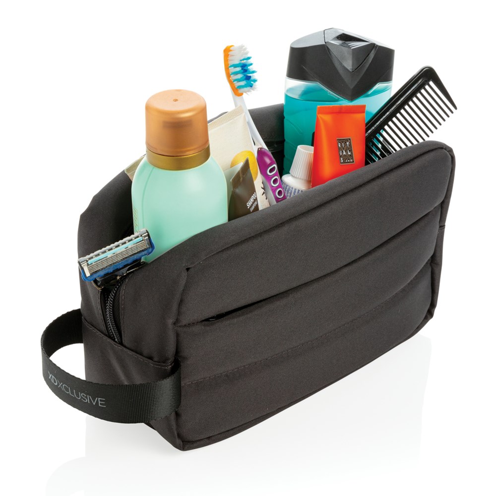 Impact AWARE RPET Kulturtasche schwarz Praktisches Werbegeschenk mit recyceltem Polyester