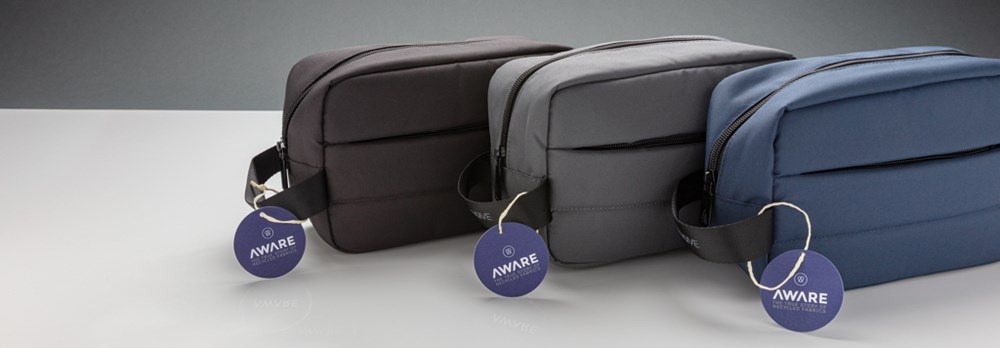 Impact AWARE RPET Kulturtasche schwarz Praktisches Werbegeschenk mit recyceltem Polyester