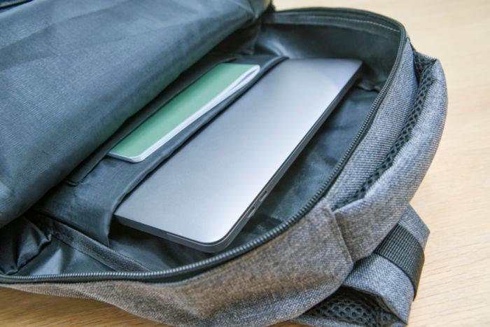 rPET Rucksack Henrik mit USB-Anschluss – Ideales Werbegeschenk für Events