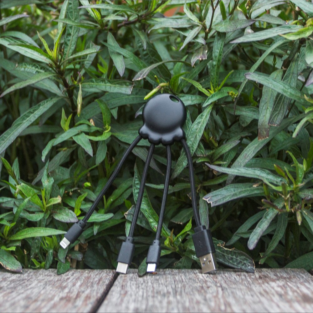 2087 | Xoopar Octopus Multiladekabel aus recyceltem Material – Praktisches Werbegeschenk mit Logo 2087 | Xoopar Octopus Multiladekabel aus recyceltem Material – Praktisches Werbegeschenk mit Logo