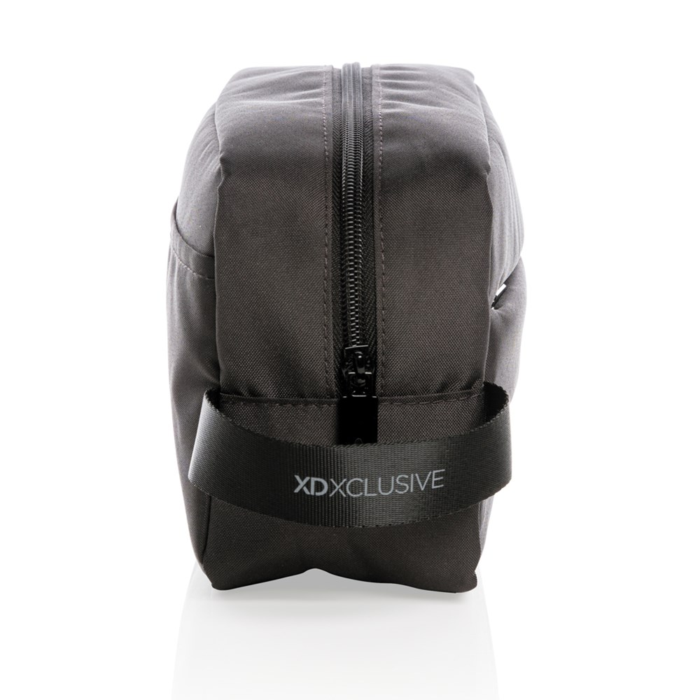 Impact AWARE RPET Kulturtasche schwarz Praktisches Werbegeschenk mit recyceltem Polyester