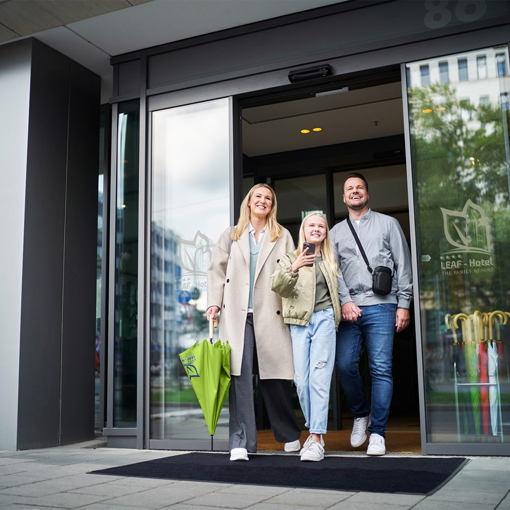 EcoFlex Gäste-Schirm mit Echtholzgriff – Perfekter Event-Begleiter EcoFlex Gäste-Schirm mit Echtholzgriff – Perfekter Event-Begleiter