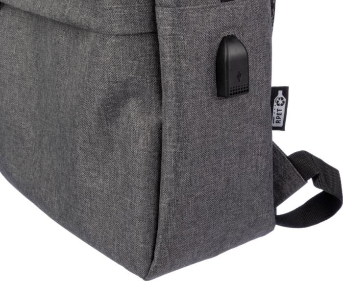 rPET Rucksack Henrik mit USB-Anschluss – Ideales Werbegeschenk für Events