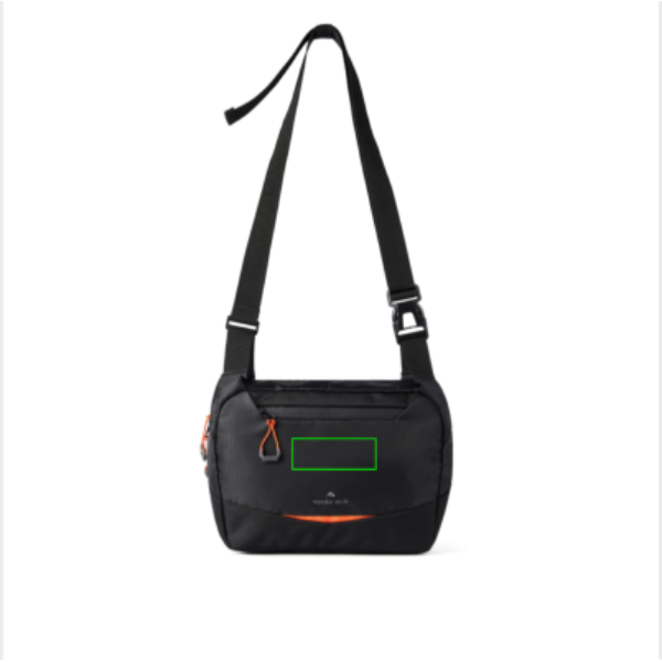 Standskizze: Druckverfahren Siebdruck Transfer auf Position „Artikel Vorderseite (max. 80 x 30 mm)“ – Nordic Drift Trail RCS Crossbody-Bag 4L aus recyceltem Polyester