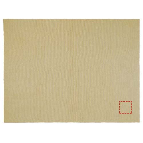 Standskizze: Druckverfahren Stick auf Position „Vorderseite (max. 134 x 134 mm)“ – Suzy Strickdecke aus recyceltem Polyester, 150 x 120 cm